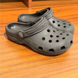 Kids Black Crocs Clogs c12